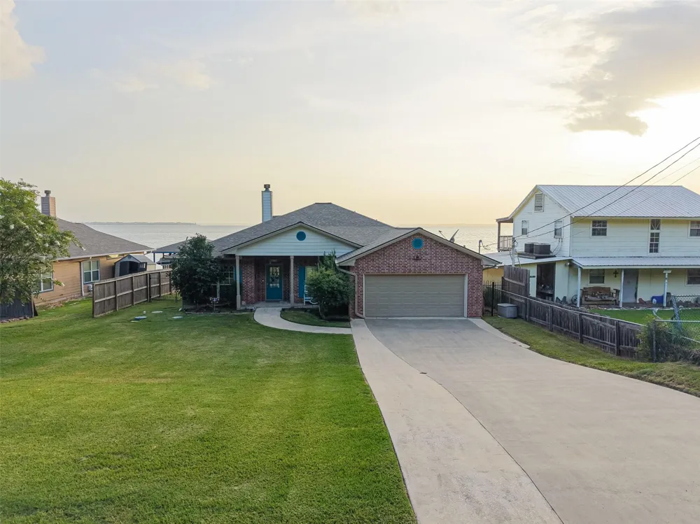 200 Little Dove Livingston, TX 77351