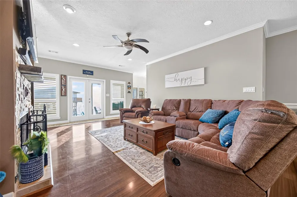 200 Little Dove Livingston, TX 77351