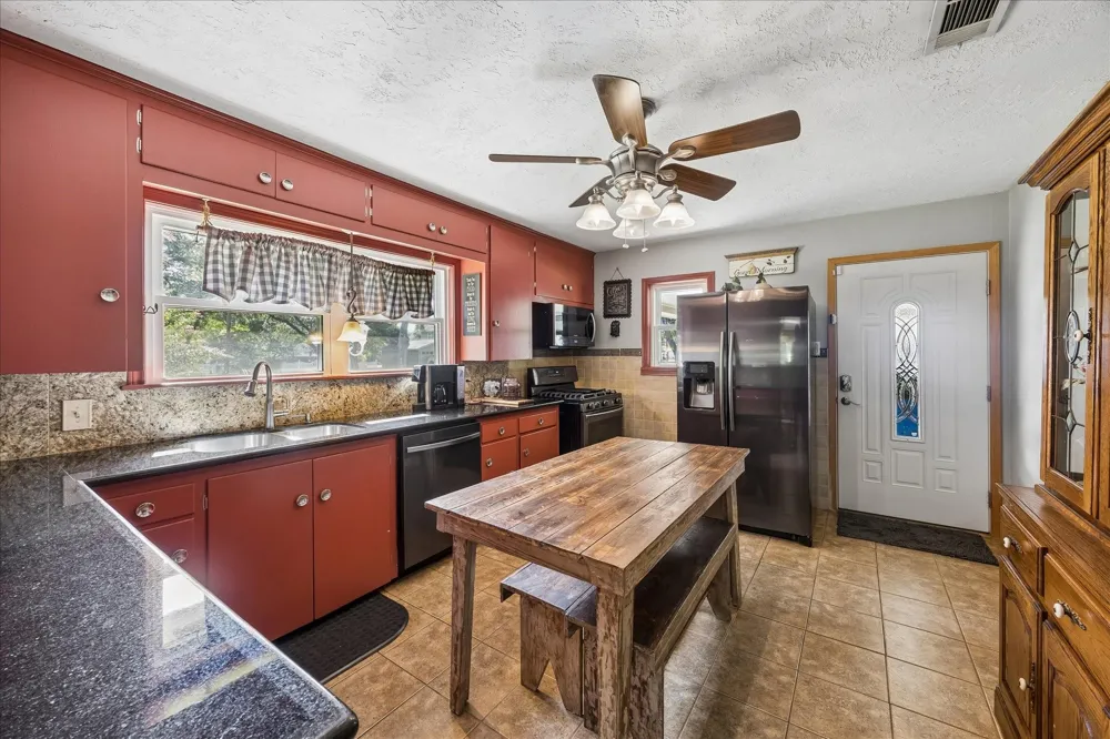 1011 Atchison Street Sealy, TX 77474
