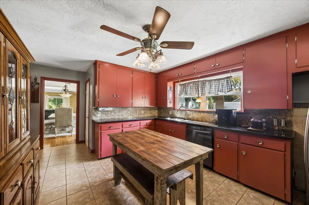 1011 Atchison Street Sealy, TX 77474