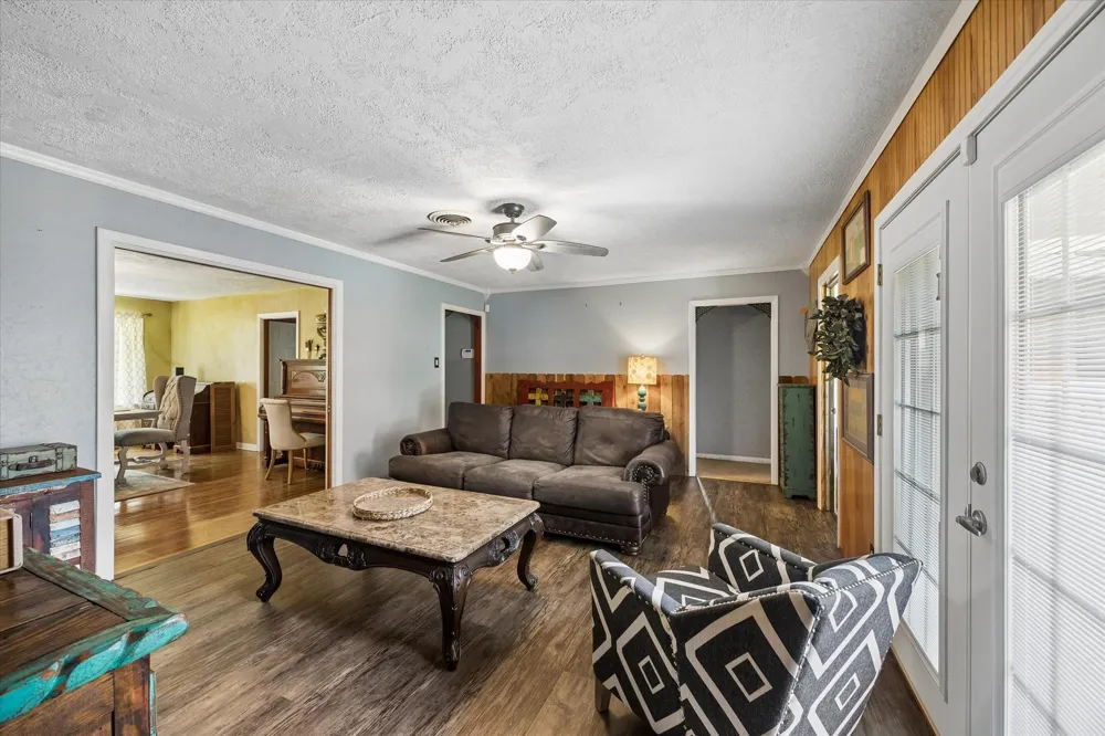 1011 Atchison Street Sealy, TX 77474