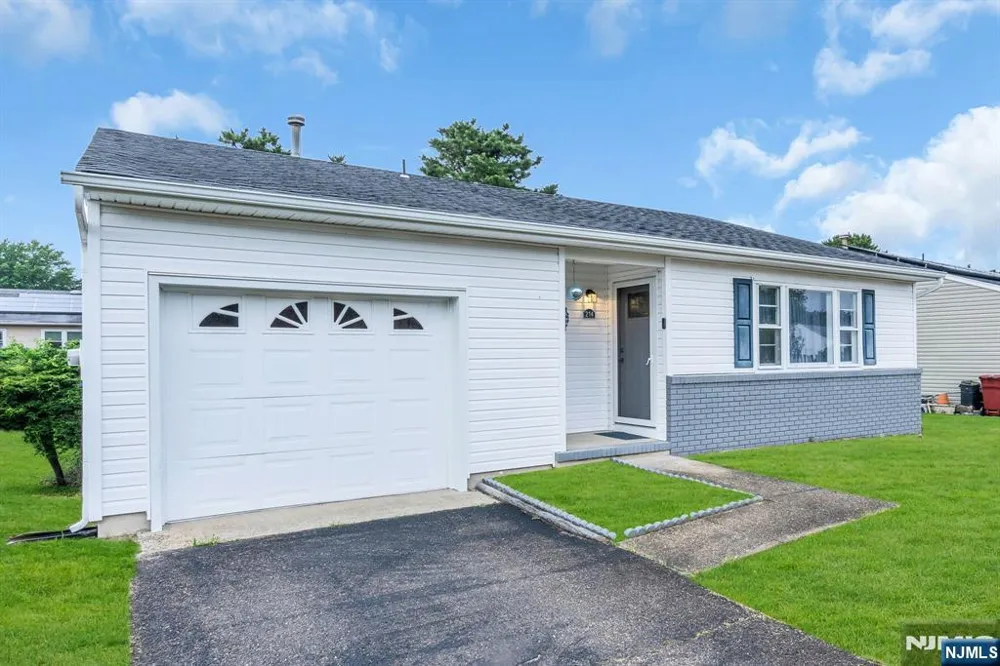 214 Westbrook Drive Berkeley, NJ 08757
