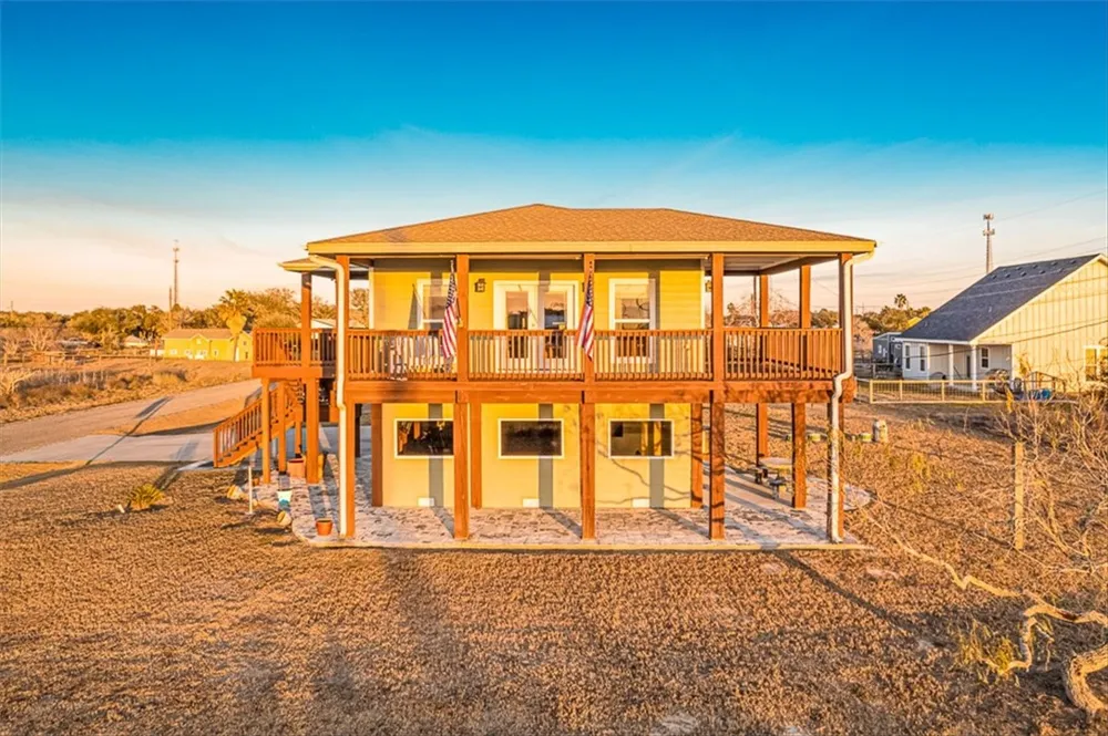 367 ROYAL OAK LANE Rockport, TX 78382