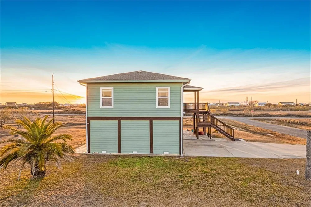 367 ROYAL OAK LANE Rockport, TX 78382