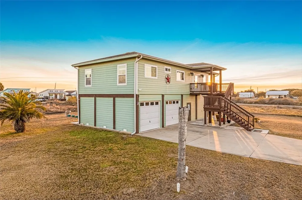367 ROYAL OAK LANE Rockport, TX 78382