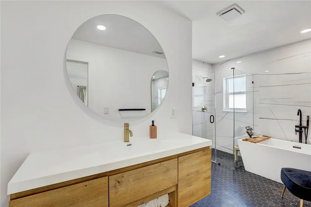 265 96TH AVENUE St Petersburg, FL 33702