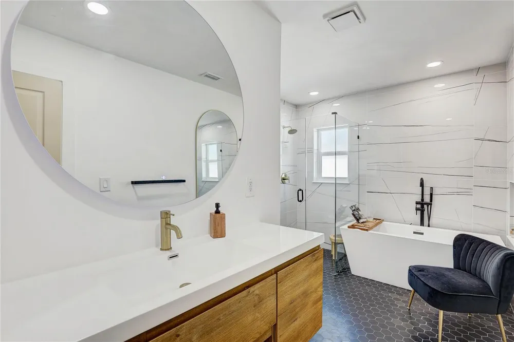 265 96TH AVENUE St Petersburg, FL 33702