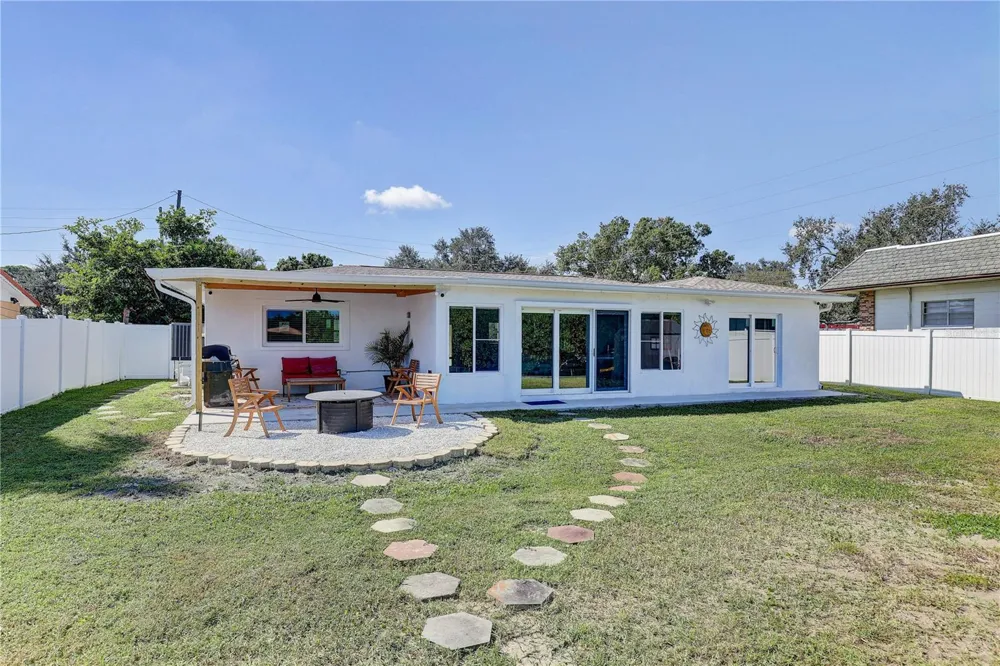 265 96TH AVENUE St Petersburg, FL 33702