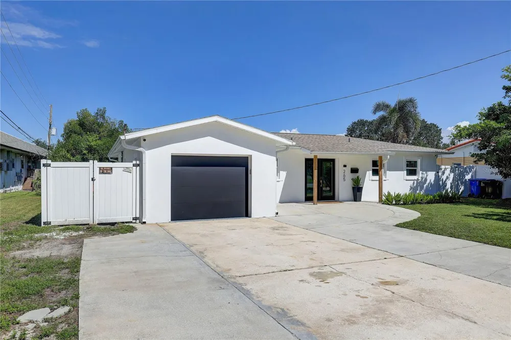 265 96TH AVENUE St Petersburg, FL 33702
