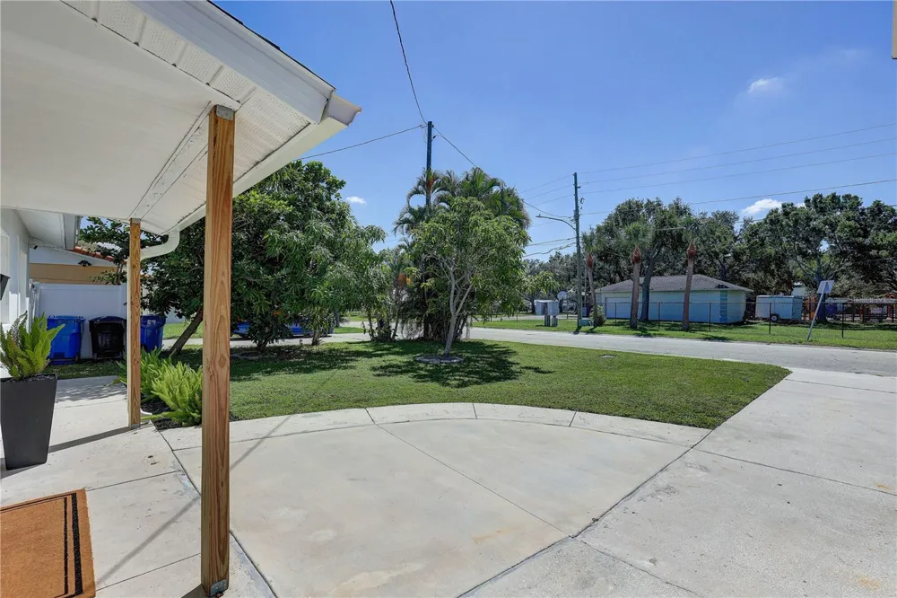 265 96TH AVENUE St Petersburg, FL 33702