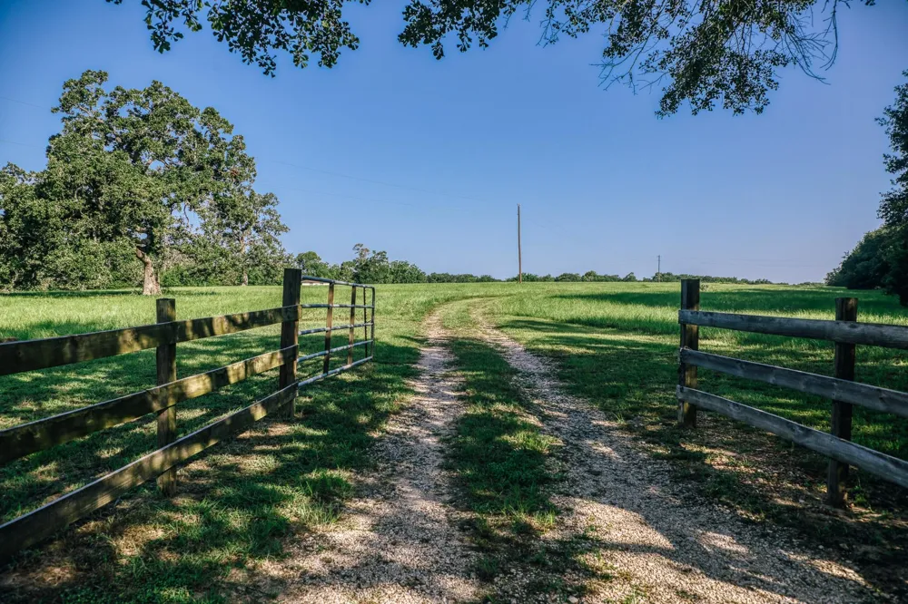 10671 Hidalgo Falls Rd Washington, TX 77880