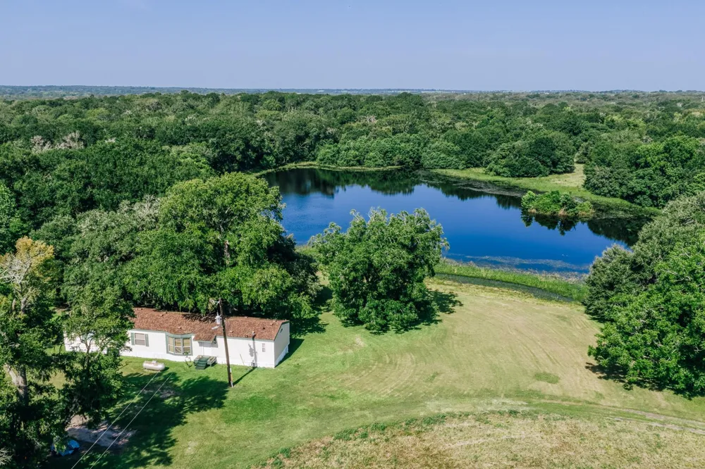10671 Hidalgo Falls Rd Washington, TX 77880