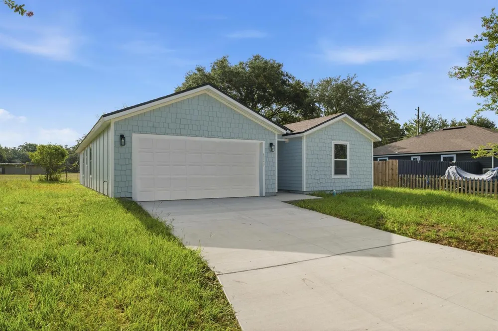 4327 Bessie Circle E Jacksonville, FL 32209