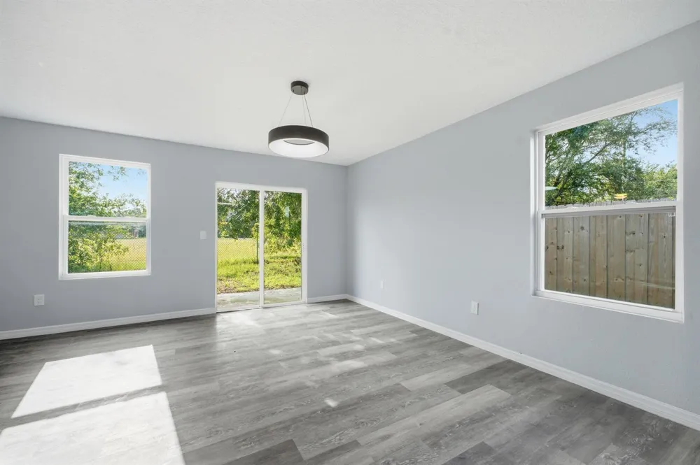 4327 Bessie Circle E Jacksonville, FL 32209