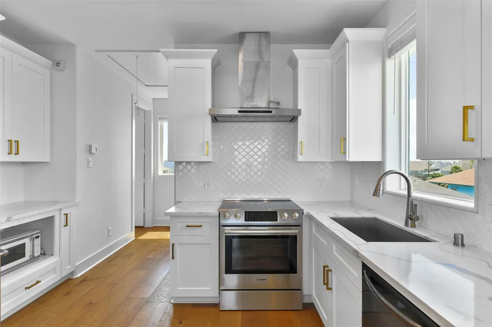 4006 Fort Bend Drive Galveston, TX 77554