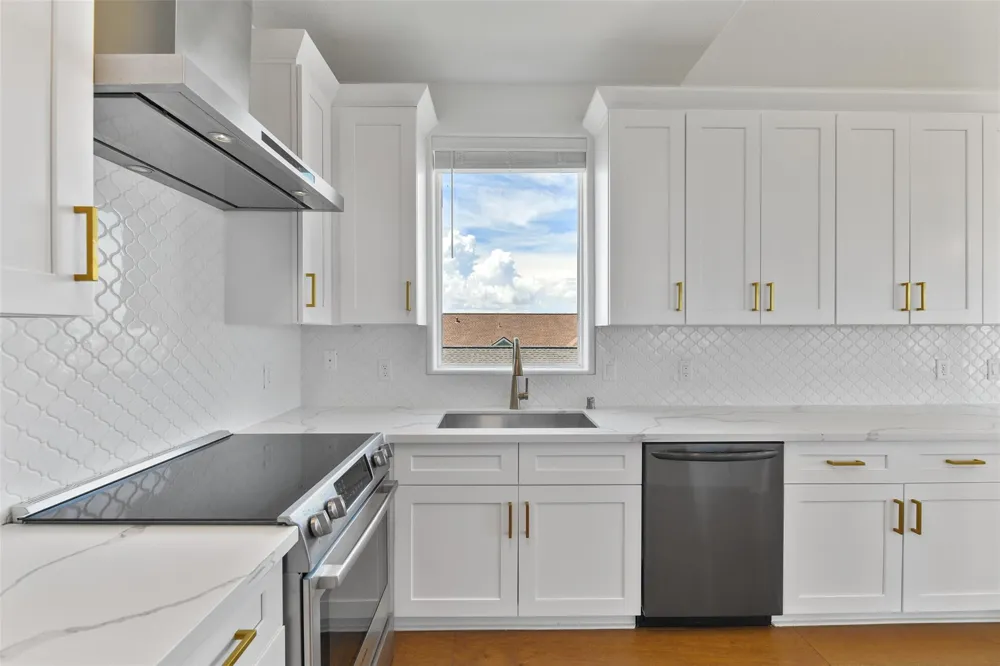 4006 Fort Bend Drive Galveston, TX 77554