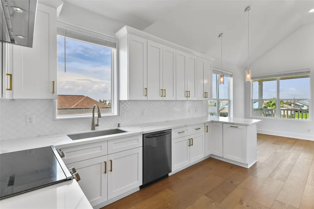 4006 Fort Bend Drive Galveston, TX 77554