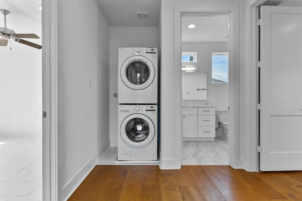 4006 Fort Bend Drive Galveston, TX 77554