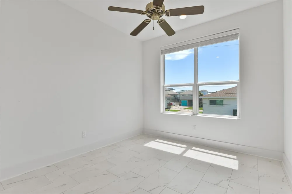 4006 Fort Bend Drive Galveston, TX 77554