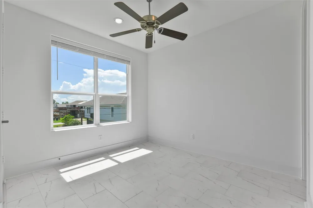 4006 Fort Bend Drive Galveston, TX 77554