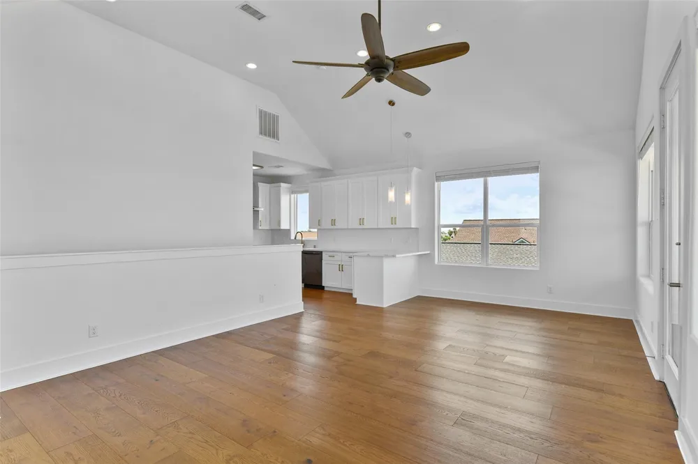 4006 Fort Bend Drive Galveston, TX 77554