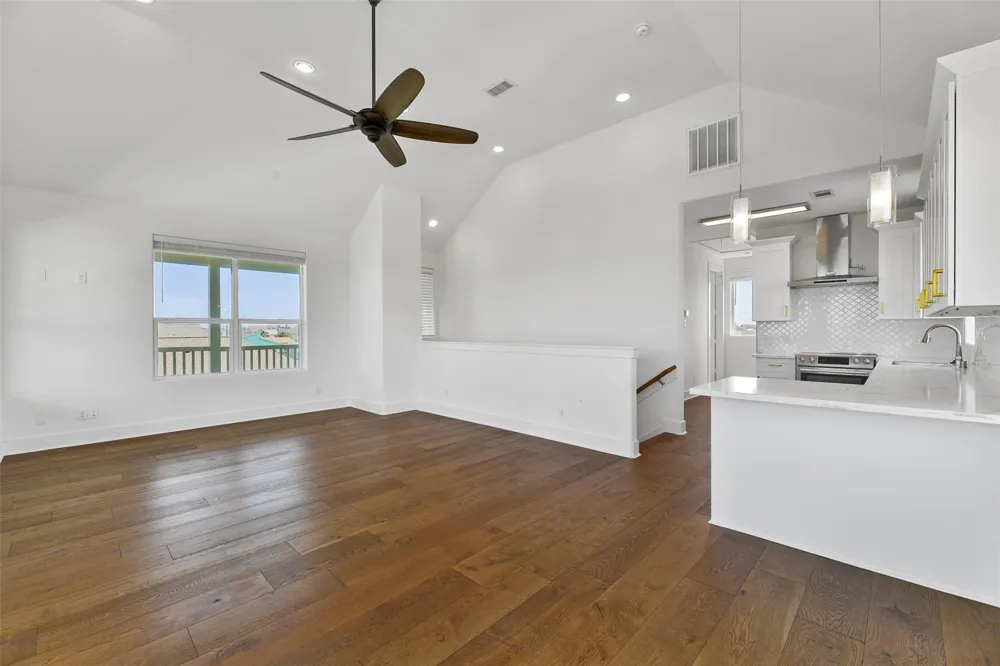 4006 Fort Bend Drive Galveston, TX 77554