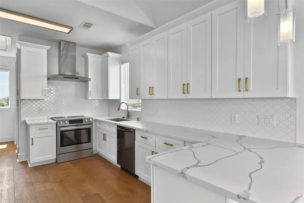 4006 Fort Bend Drive Galveston, TX 77554