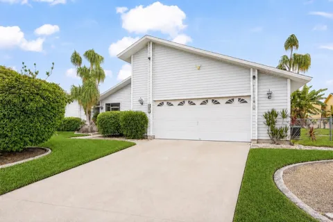 4903 SW 11TH PLACE