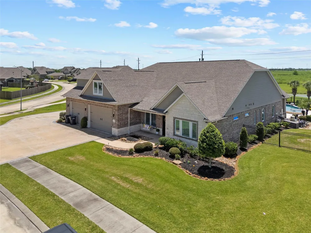 14214 Meadowlands Drive Mont Belvieu, TX 77523