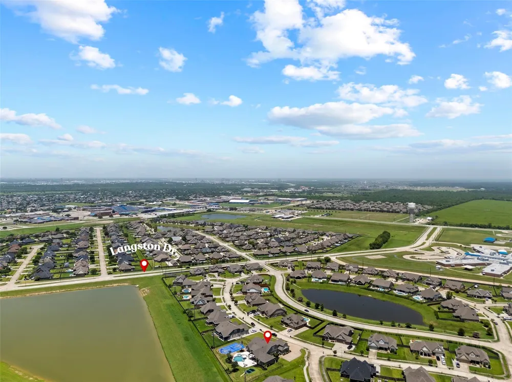 14214 Meadowlands Drive Mont Belvieu, TX 77523
