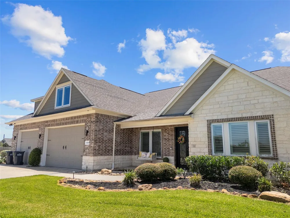 14214 Meadowlands Drive Mont Belvieu, TX 77523