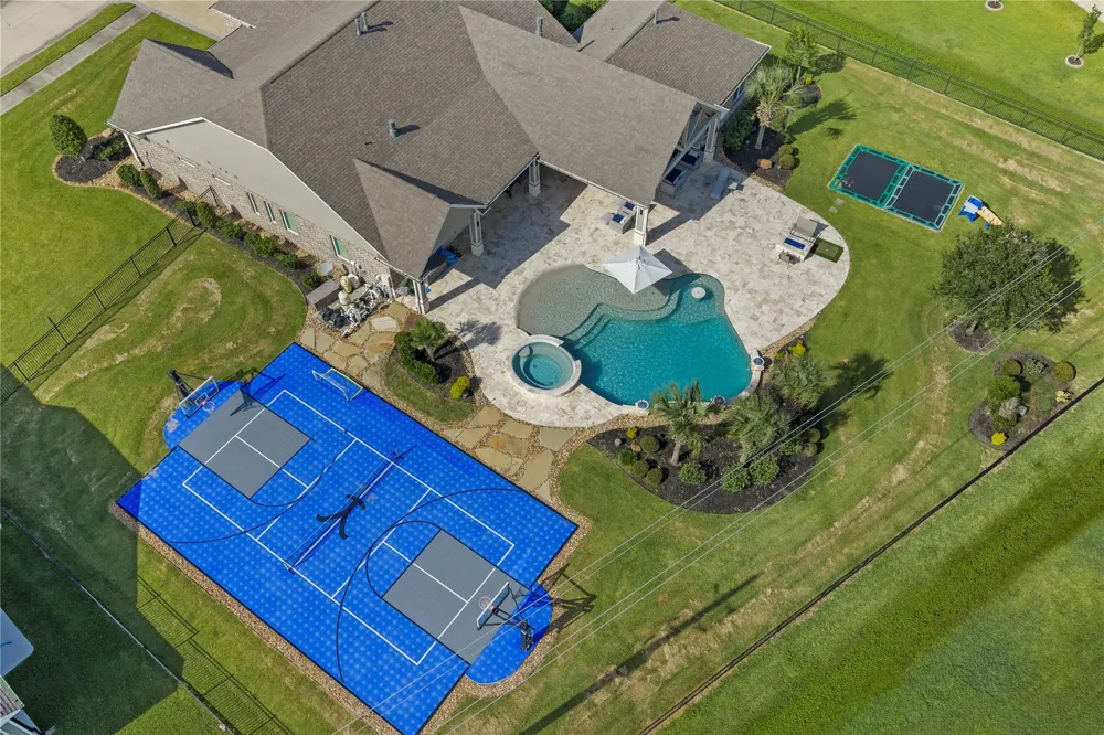 14214 Meadowlands Drive Mont Belvieu, TX 77523
