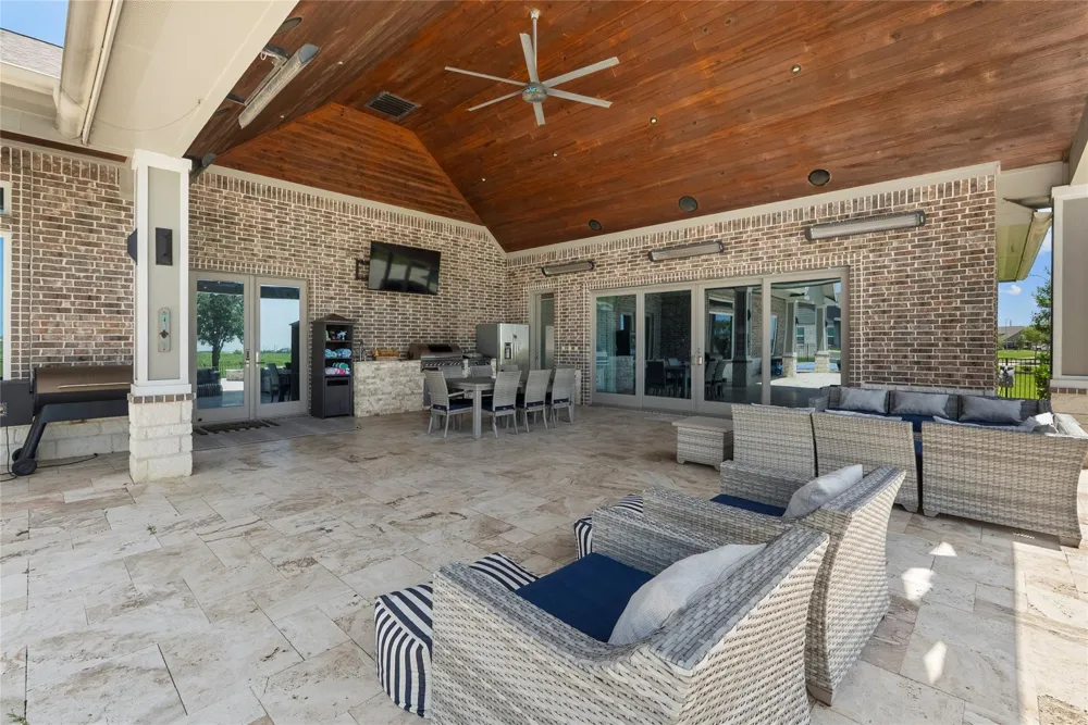 14214 Meadowlands Drive Mont Belvieu, TX 77523