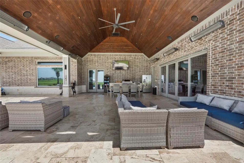 14214 Meadowlands Drive Mont Belvieu, TX 77523
