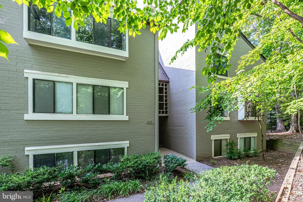 2210 SPRINGWOOD DRIVE #207 Reston, VA 20191