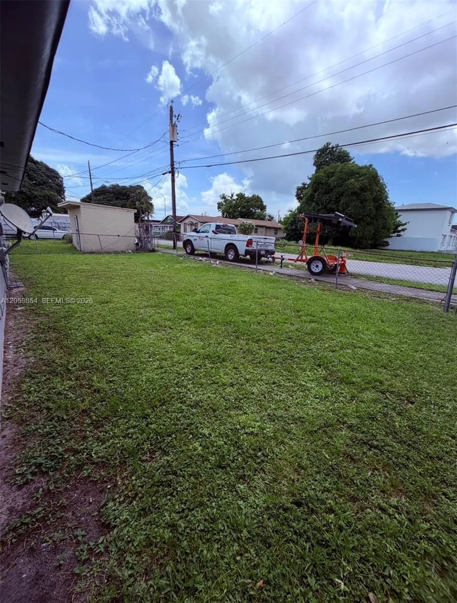 1732 NW 75th St #1732 Miami, FL 33147