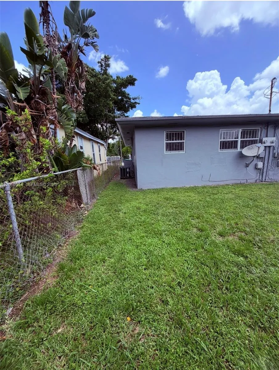 1732 NW 75th St #1732 Miami, FL 33147