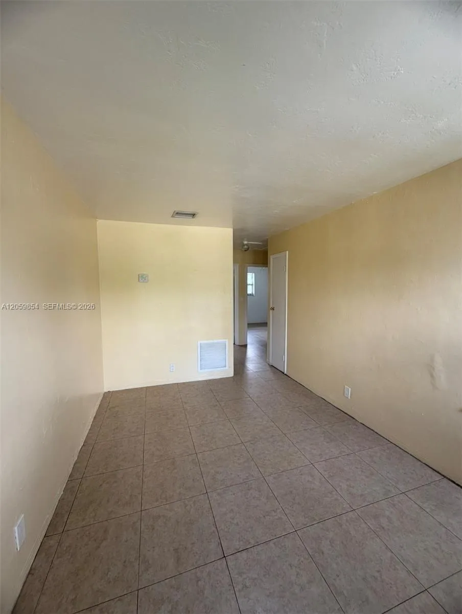 1732 NW 75th St #1732 Miami, FL 33147