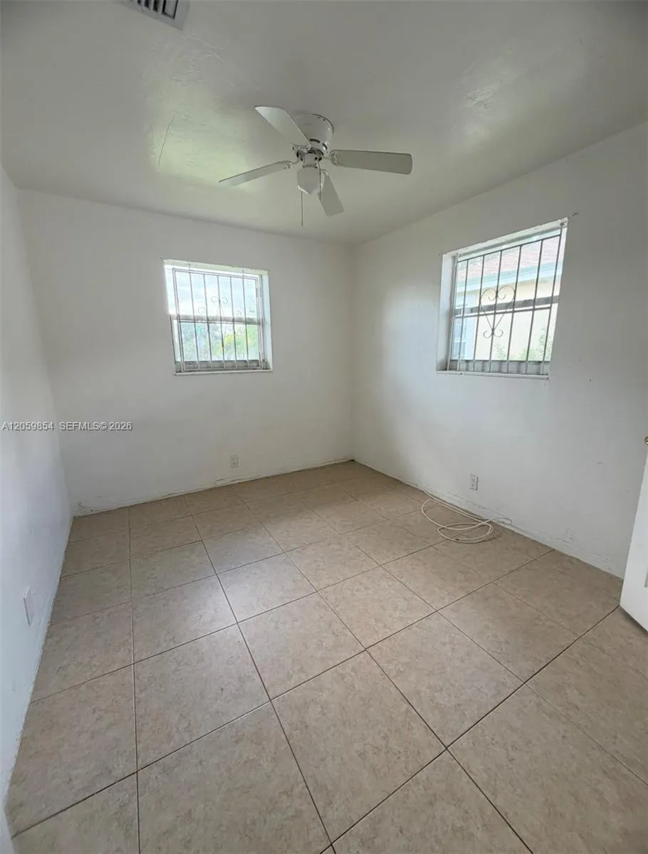 1732 NW 75th St #1732 Miami, FL 33147
