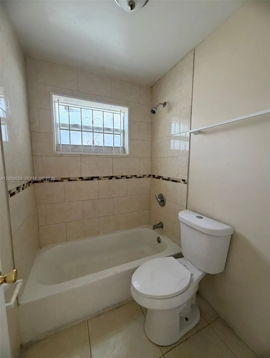 1732 NW 75th St #1732 Miami, FL 33147