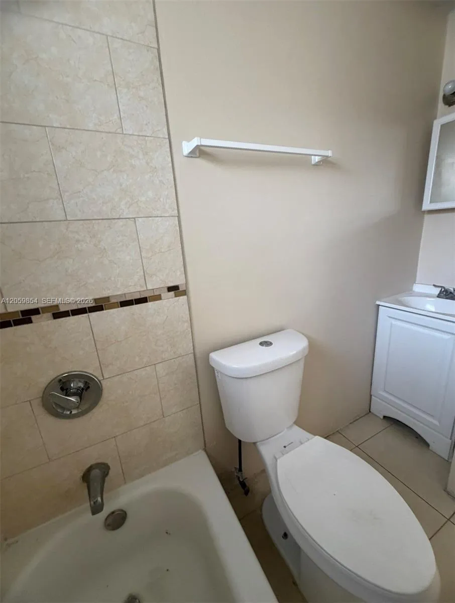 1732 NW 75th St #1732 Miami, FL 33147