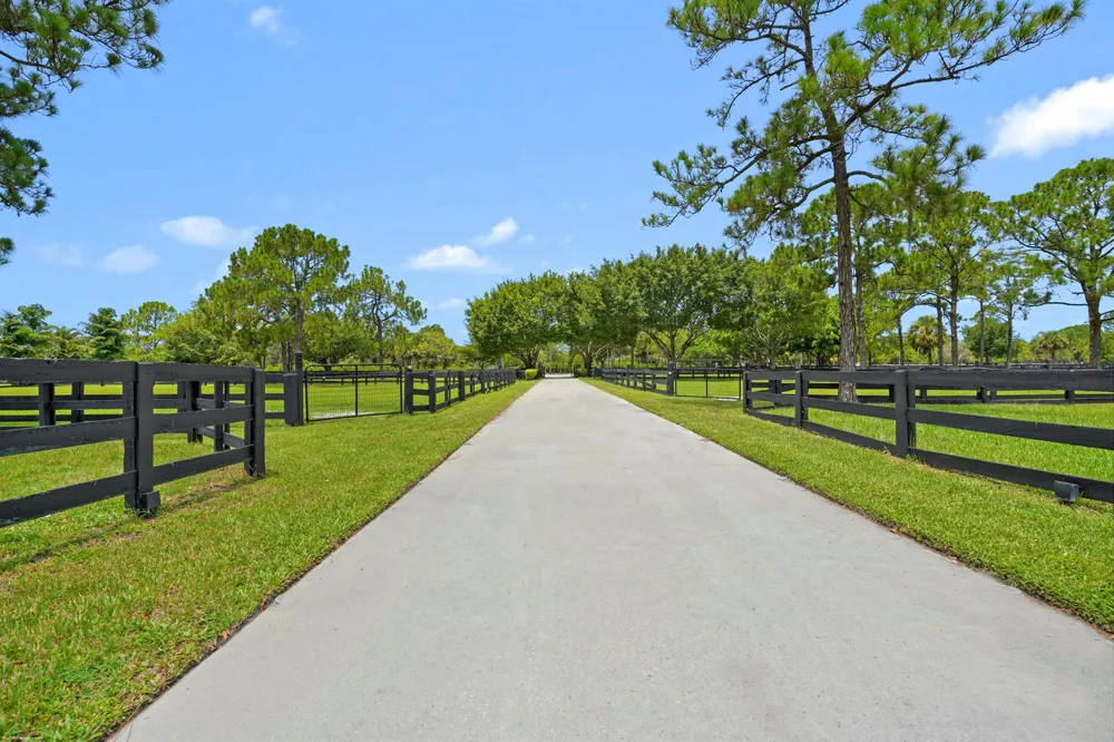 2740 Buck Ridge Trail Loxahatchee, FL 33470