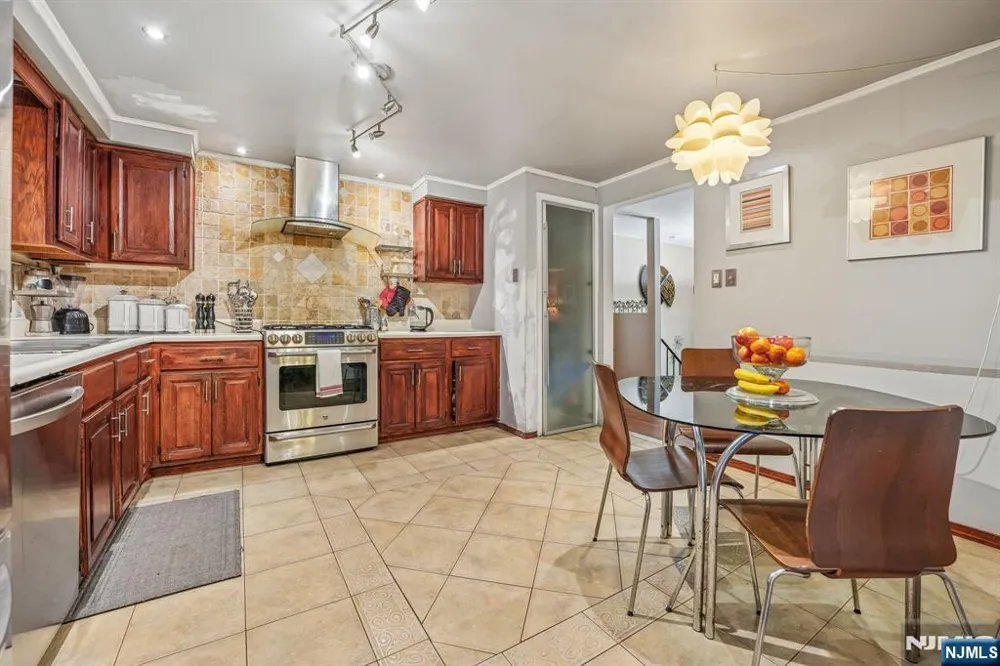 121 Wood Street Englewood, NJ 07631