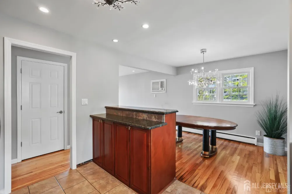 262 Wall Street Metuchen, NJ 08840