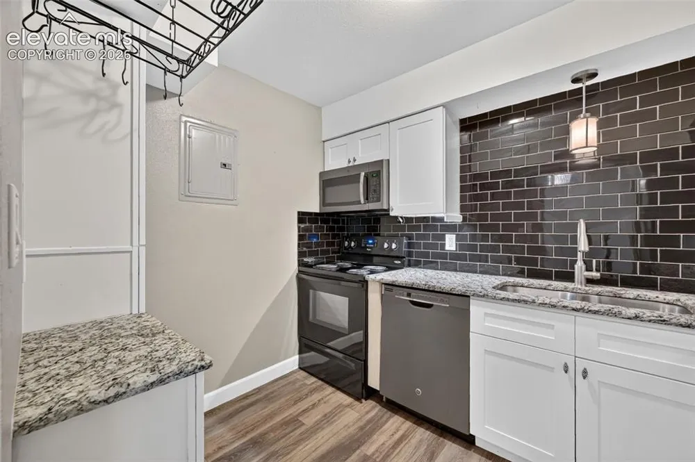 2902 Airport Road #122 Colorado Springs, CO 80910