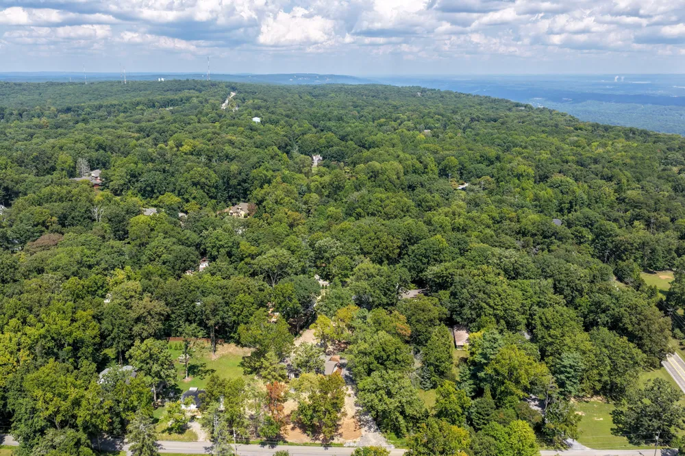 609 Albert Road Signal Mountain, TN 37377