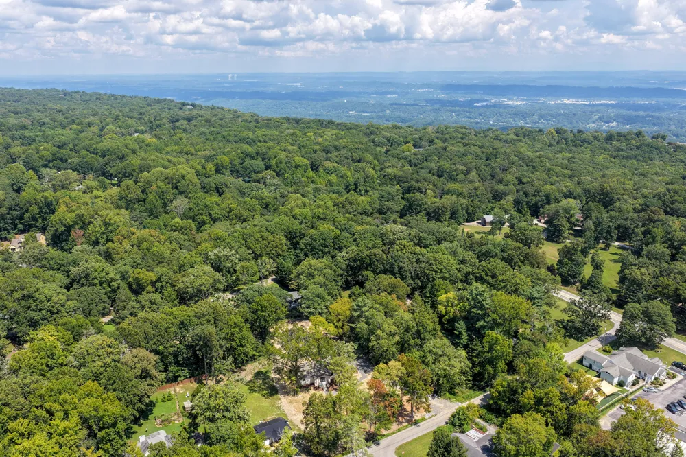609 Albert Road Signal Mountain, TN 37377