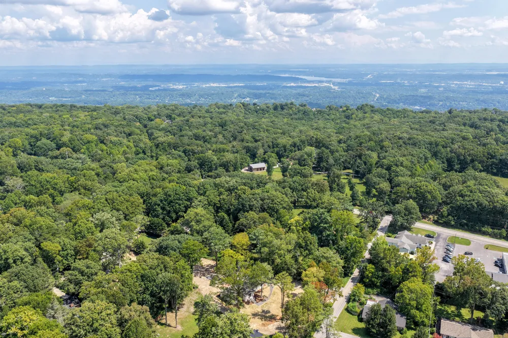 609 Albert Road Signal Mountain, TN 37377