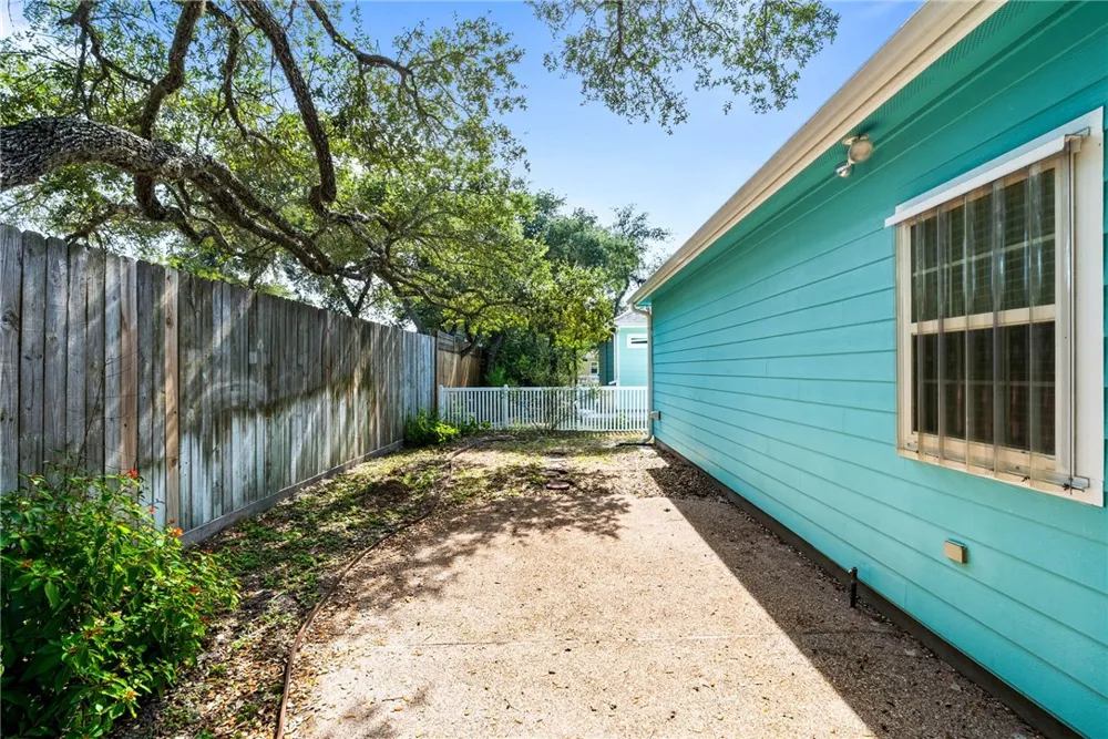 16 Camellia Circle Fulton, TX 78358