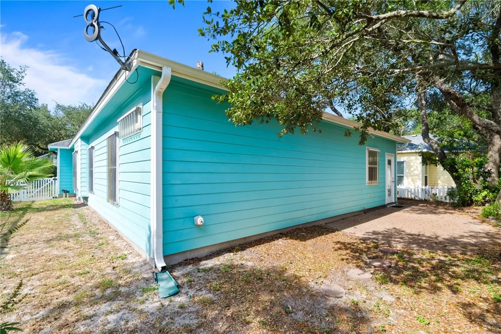 16 Camellia Circle Fulton, TX 78358